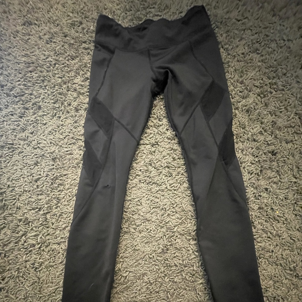 Mid Rise. Black Leggings.